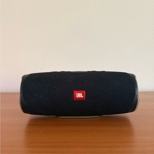 JBL Black charge 4 Portable Bluetooth Speaker